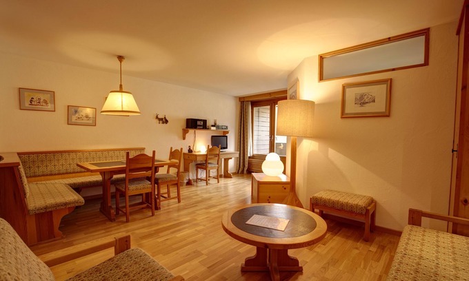 Silvaplana Apartment | 1-room flat with lake view on the 1st floor