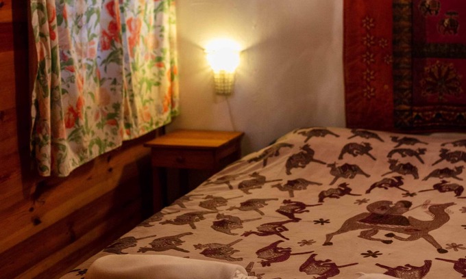 Alcobaca Cottage | 1. Rustic Rondavel with Wood-burner & Sauna – Long-stay Winter Retreat