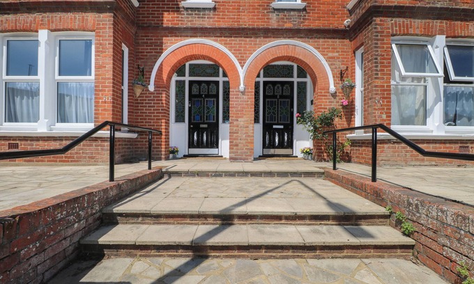 Seaford Cottage | 1 THE CHARLESTON, pet friendly, country holiday cottage in Seaford
