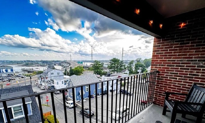 Beverly Apartment | #1 Top Flr Waterview ~ Lux Design ~ Pvt Balcony