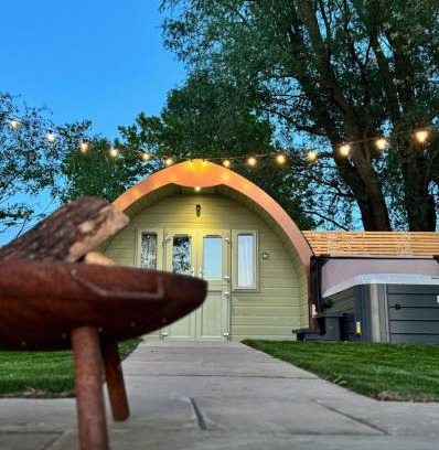 Frognall House | 1 Willowmere lakeside Hideaway