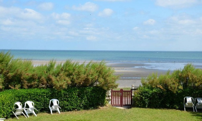 Hermanville-sur-Mer Villa | 10% discount CHARACTERFUL VILLA WITH GARDEN ON THE SEAFRONT, direct beach access