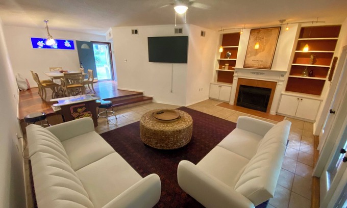 Florida Panhandle House | 10 miles to beachn3 story townhouse nCreek and deck in backyardnWasher/Dryer