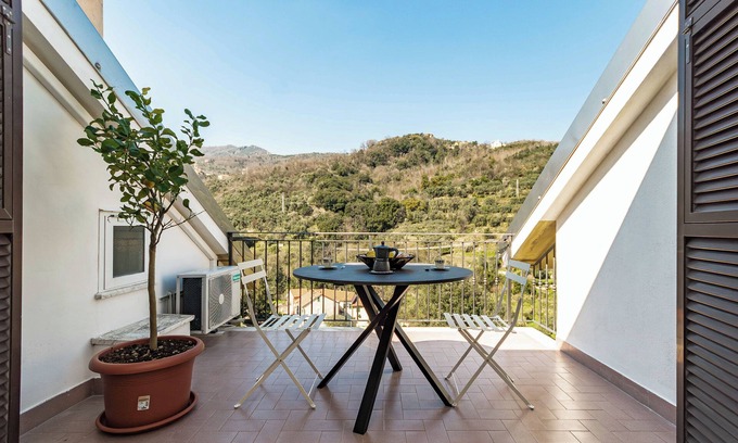 Vado Ligure Apartment | 10 min from the beach! Cozy and stylish apt with a full size bathtub & Balcony