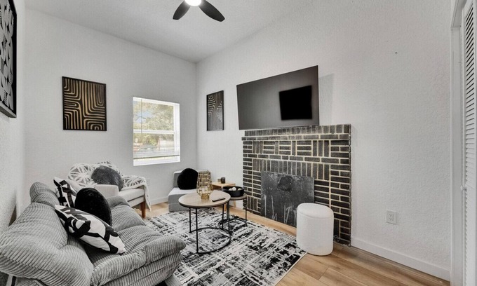 Largo Apartment | 10 min to Beach, Walkable to Largo Shops