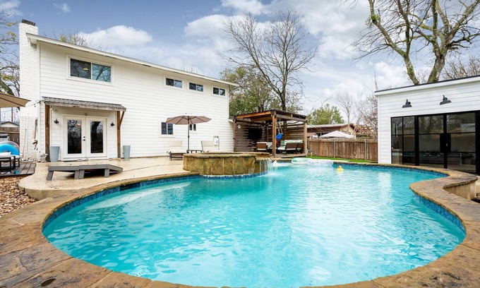 West Congress House | 10 Min to Downtown~Luxury Home w/Pool, Outdoor TV