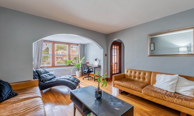 Forestview Apartment | 10 Minutes from Midway Airport Cozy Cottage Home