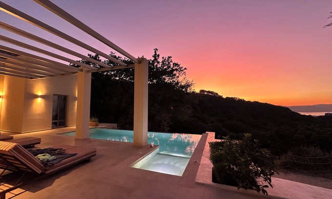 Filaki Villa | 10 minutes from the beach.superb sea-view villa.private infinity pool.Jacuzzi. BBQ