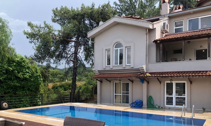 Ula Villa | 10 Minutes to Beach/ Kitebeach/ River Private Pool and Garden