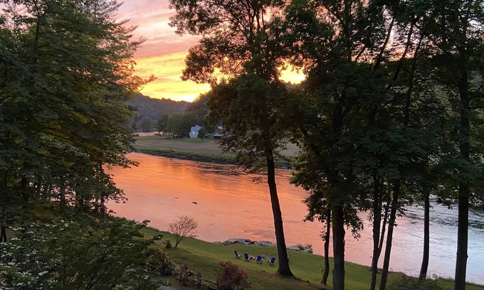 Sparta House | 10 Star River Front Retreat - Water Sports, Hiking, Campfires by the River