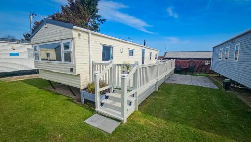 Rhyl Resort | 10 The Poplars, Lyons Robin Hood, Rhyl, Pet Friendly