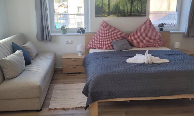Nesselwaengle Apartment | 100 m² Apartment ∙ 3 bedrooms ∙ 9 guests