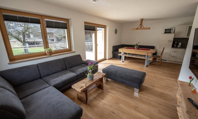 Stumm Apartment | 100 m² Apartment ∙ 3 bedrooms ∙ 7 guests