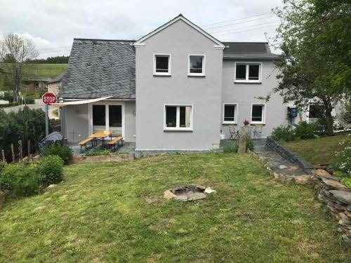Reichenbach im Vogtland Bed & Breakfast | 100 m² Bed and breakfast ∙ 3 bedrooms ∙ 10 guests