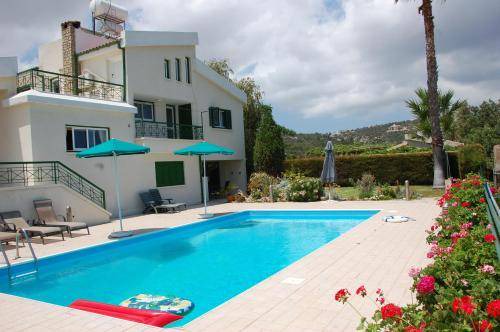 Latchi Villa | 100 m² Villa ∙ 5 bedrooms ∙ 11 guests