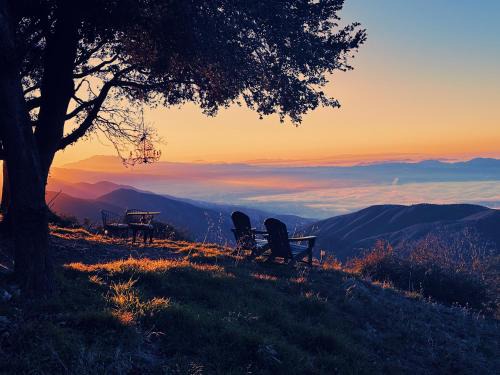 Crestline House | 100 Mile View-Fire Pit, Romantic, Peaceful, Private