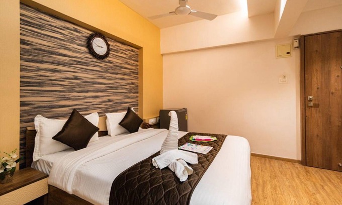 Borivali West House | 1000 m² House ∙ 1 bedroom ∙ 3 guests