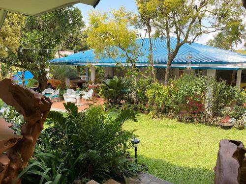 Buck Estate House | 1000 m² House ∙ 2 bedrooms ∙ 12 guests