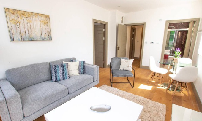 Chiswick Riverside Apartment | 106 m² Apartment ∙ 2 bedrooms ∙ 4 guests