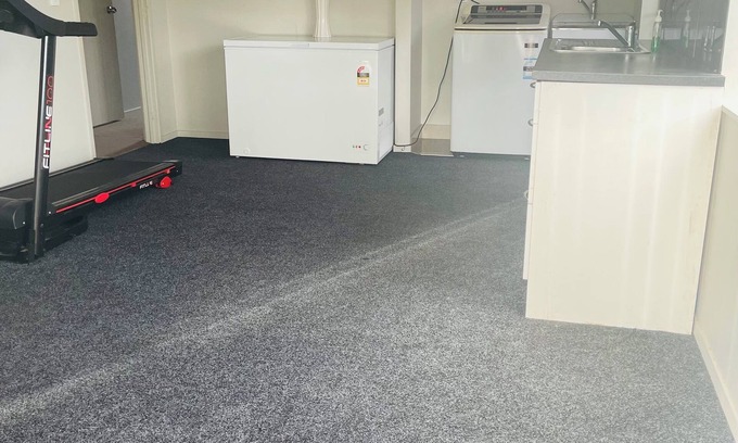 Papatoetoe House | 10min drive from airport, 5 mins to theme park and opposite daily and laundry