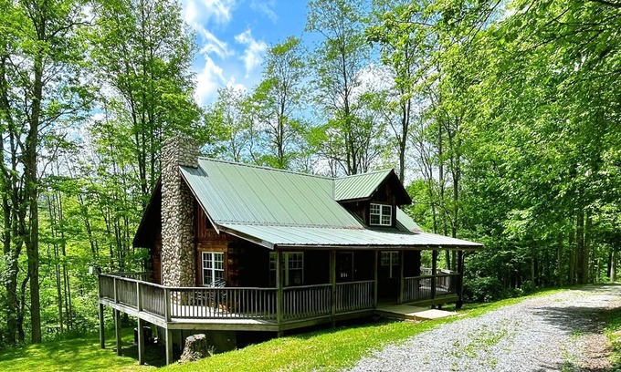 Slatyfork Farm Cabin | 11 Beech - Cozy, Pet-Friendly Cabin!