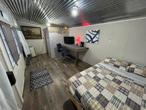 Northern House | #11 Digital Nomad Cabin on the river overlooking a lake
