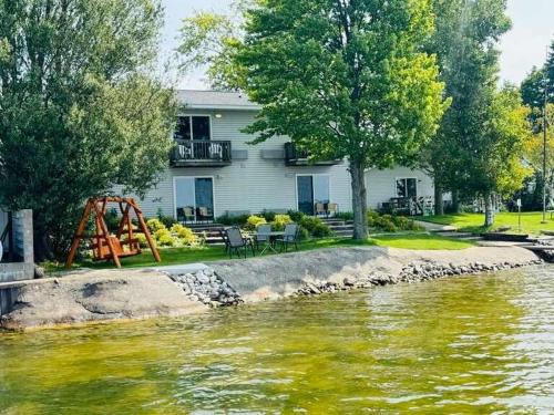 Lake City Hotel | 11 Family Lakefront Studios on Lake Missaukee - Sleeps 40