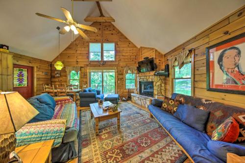Marble House | 11 Mi to Calaboose Cellars Marble Cabin with Deck!
