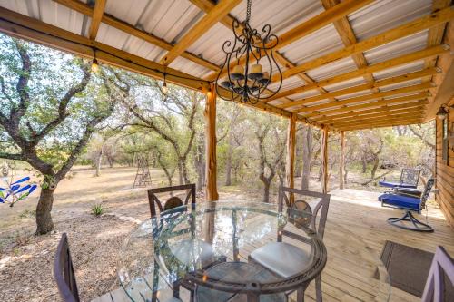 Johnson City Apartment | 11 Mi to LBJ State Park - Couples Cabin Retreat!