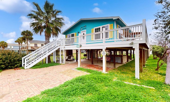 Crystal Beach House | 112 m² House ∙ 3 bedrooms ∙ 10 guests