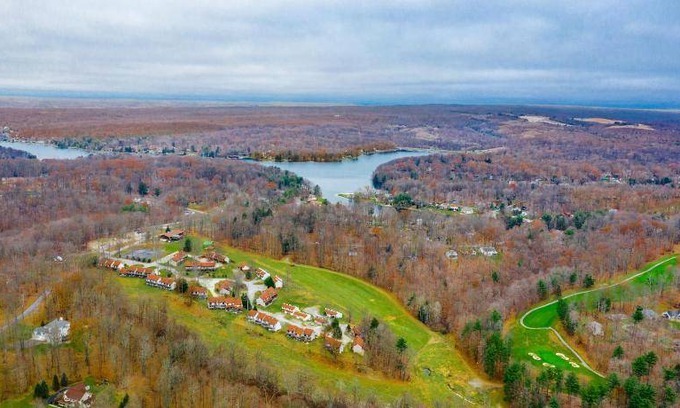 Treasure Lake Hotel | 116 m² Hotel ∙ 2 bedrooms ∙ 8 guests