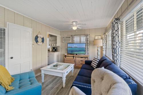 Balboa Island House | 118 Emerald Ave A & B