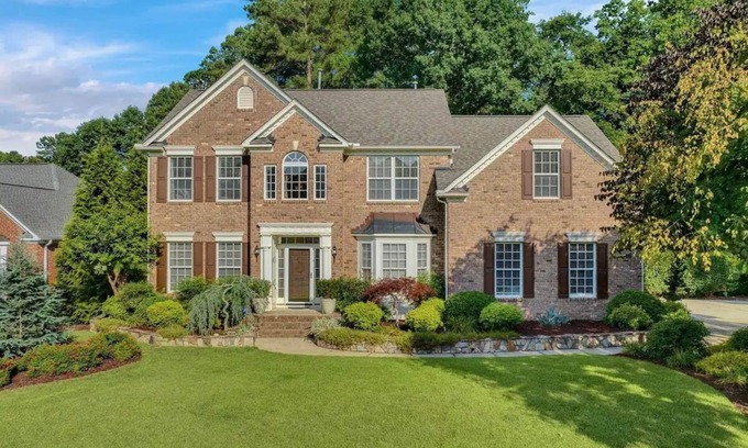 Wake Forest House | 12 guest, family &dog friendly home on ½ acre in Wake Forest, NC