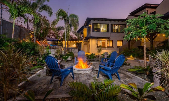 Playa Langosta House | 12 Guests 5 Bedrooms Private Pool Firepit Walk to Beach
