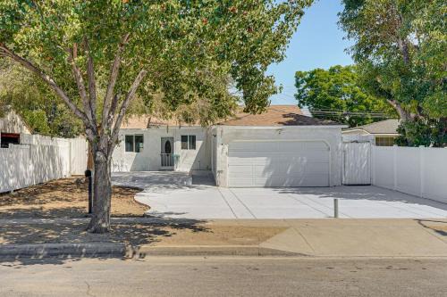 El Rancho House | 12 Mi to Downtown LA Quiet Getaway with Patio