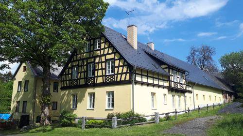 Ovesne Kladruby House | 120 m² House ∙ 6 bedrooms ∙ 14 guests