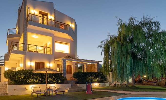 Makry Gialos Villa | 120 m² Villa ∙ 4 bedrooms ∙ 8 guests