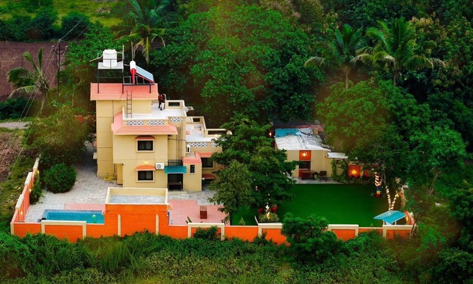 Nashik House | 1200 m² Bungalow ∙ 4 bedrooms ∙ 20 guests