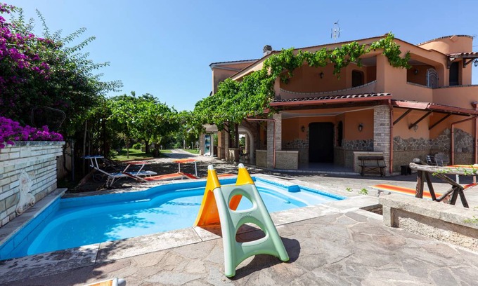 Giorgilorio Villa | 1200 m² Villa ∙ 5 bedrooms ∙ 13 guests
