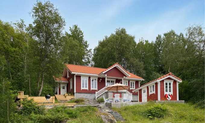 Ulsteinvik House | 128 m² House ∙ 4 bedrooms ∙ 7 guests