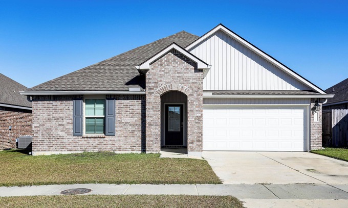 Baker House | 13 Mi to Baton Rouge: Family-Friendly Home