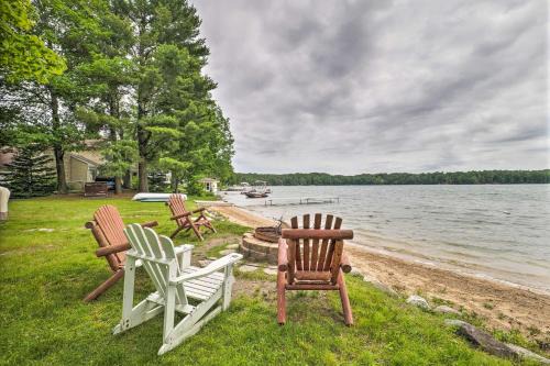 Mayfield House | 13 Mi to Dtwn Lakefront Cottage with Dock