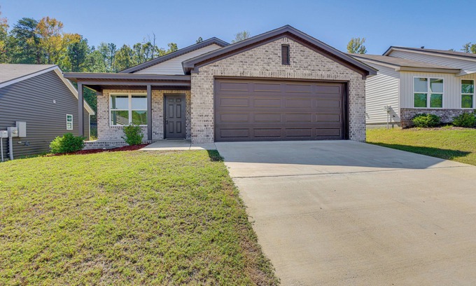 Duncanville House | 13 Mi to Tuscaloosa Riverwalk: Cottondale Home