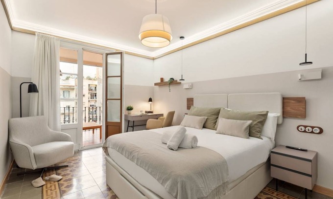 Dreta de l'Eixample Resort | 130 m² Private room ∙ 1 bedroom ∙ 4 guests