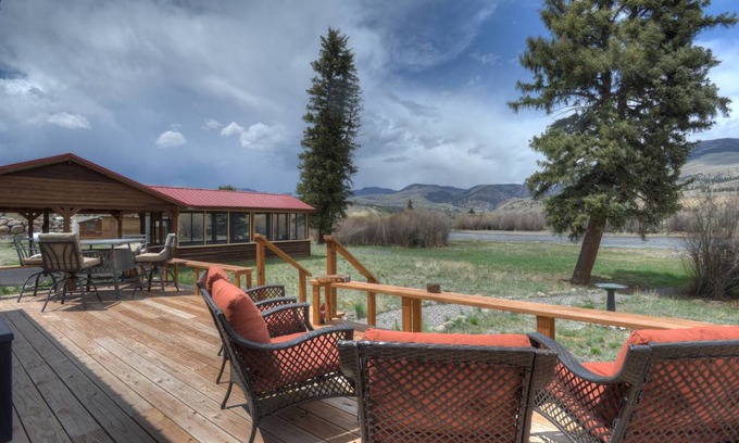 Creede House | 130 m² House ∙ 2 bedrooms ∙ 6 guests