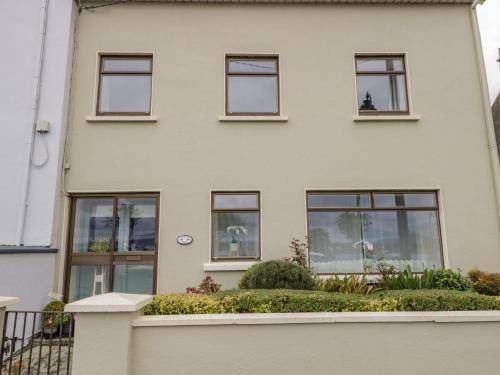 Roundstone House | 130 m² House ∙ 3 bedrooms ∙ 5 guests