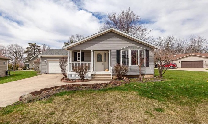 Manitou Beach-Devils Lake House | 132 m² House ∙ 3 bedrooms ∙ 6 guests