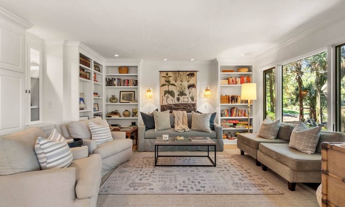 West Beach Village House | 1324 Fairway Oaks ~ Pet Friendly ~ 3 BR Townhome, Sleeps 6
