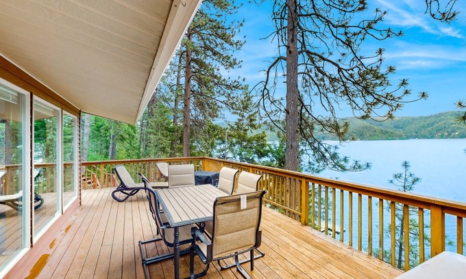Loon Lake House | 137 m² House ∙ 1 bedroom ∙ 8 guests