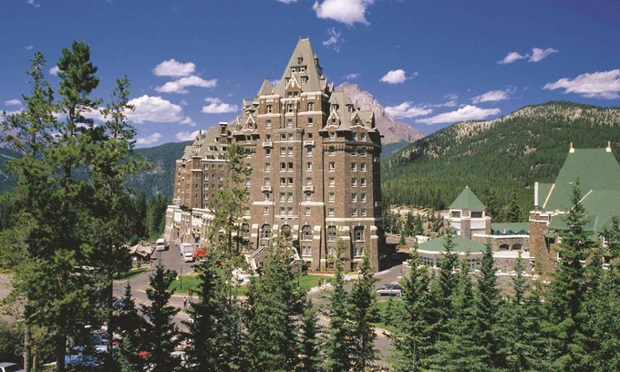 Banff Hotel | 139 m² Hotel ∙ 127 guests